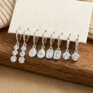 Ensemble de boucles d'oreilles en argent sterling 925 tendance Shorea, serties de moissanite diamant de 0,5 carats VVS, forme poire, émeraude ronde - Product Image 1