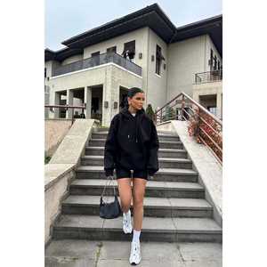 Sweat-shirt à capuche noir pour femme avec broderie E - Product Image 3