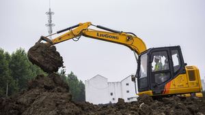 Excavatrice sur chenilles de 8 tonnes 908E à prix réduit avec marteau hydraulique de Liugong - Product Image 3