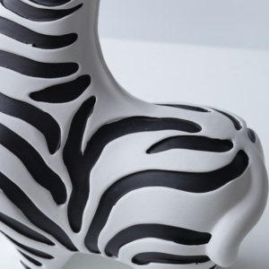 Prodotti di Tendenza <span class=keywords><strong>2022</strong></span> Nuovi Arrivi Decorazioni per la <span class=keywords><strong>Casa</strong></span> Fornitori di Decorazioni per la <span class=keywords><strong>Casa</strong></span> del Guangdong Piccolo Oggetto Statua di Cavallo Zebrato Decorazione per la <span class=keywords><strong>Casa</strong></span> - Product Image 3