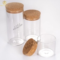 Vente en gros de salières en céramique blanche et en verre transparent Mini pot à épices Contenant d'assaisonnement avec couvercle en liège