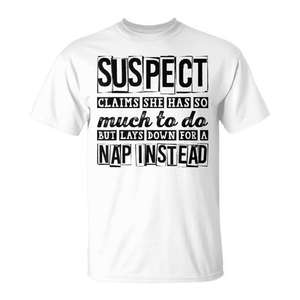 T-shirt « L'accusée affirme qu'elle a tellement de choses à faire mais s'endort au lieu de s'en occuper » - Product Image 3