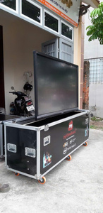 Advanced <b>TV</b> Flight Case Aluminum Frame Shockproof <b>Screen</b> Transport Case with Swivel Wheels and Foam <b>for</b> LED Display <b>Protection</b> - Product Image 2