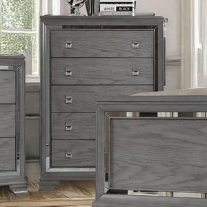 Commode grise à 5 tiroirs et poignées métalliques minimalistes avec garniture miroir, style contemporain et transitoire - Product Image 1