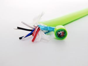 Câble composite hybride multi-brins, <span class=keywords><strong>gaine</strong></span> en TPU polyéther renforcée de Kevlar, blindage en feuille d'aluminium, câble combiné pour alimentation et signal - Product Image 4
