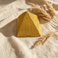 Miniature de pyramide égyptienne dorée, petite figurine de pyramide de l'Égypte ancienne en résine, sculpture historique de collection pour table