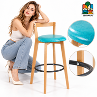 Tabouret de bar en bois avec assise rembourrée en cuir, dossier en lattes de bois, pieds coniques, repose-pieds en métal, tabouret de bar pour café et cuisine