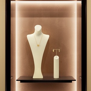 ชั้นวางโชว์สร้อยคอแบบใหม่สำหรับสินค้าใหม่ ทำจากไมโครไฟเบอร์ เหมาะสำหรับร้านขายเครื่องประดับ ใช้โชว์หน้าร้านหรือบนเคาน์เตอร์ - Product Image 1