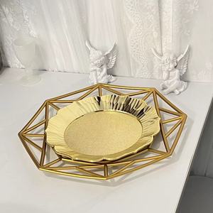 <span class=keywords><strong>Assiette</strong></span> dorée rétro de luxe léger en plastique, transparente, pour décoration de mariage, hôtel, fête, avec procédé de peinture par pulvérisation, pour le commerce extérieur - Product Image 4