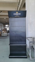 Présentoir en panneau perforé noir, forte capacité de charge, idéal pour la promotion en magasin et la présentation des produits.