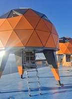 Dôme géodésique de luxe en alliage d'aluminium à double paroi en verre, quatre saisons, deux chambres, tente hôtelière de glamping spatial