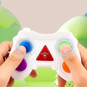 <span class=keywords><strong>Jeu</strong></span> électronique éducatif portable de mémoire et de reconnaissance des couleurs, <span class=keywords><strong>jeu</strong></span> de société classique avec lumières et sons, jouet lumineux pour enfants de 5 à 7 ans - Product Image 4
