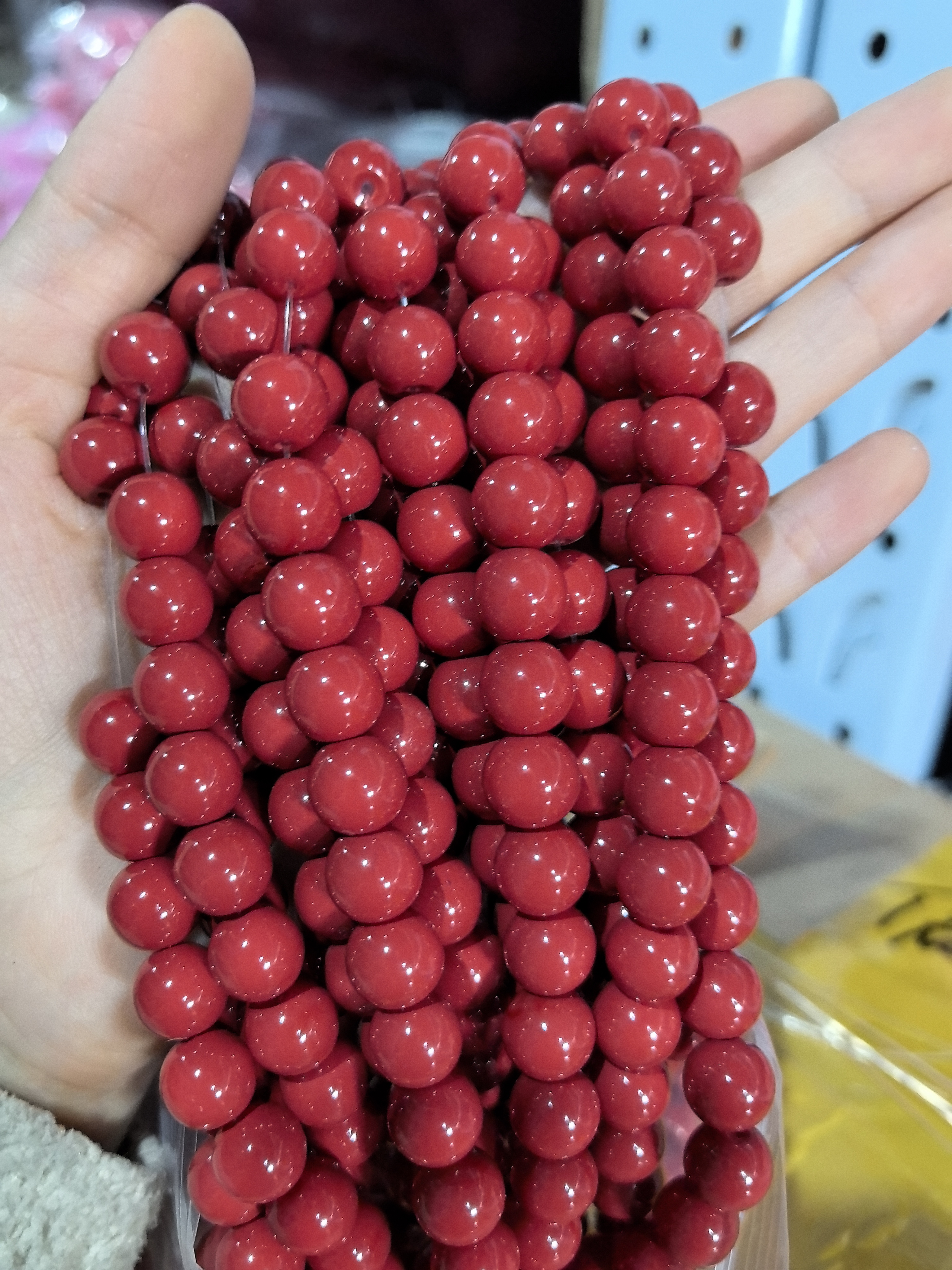 718