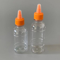 Bouteille de Sauce Sriracha avec bouchon supérieur torsadé 200ml 250ml 8 oz en plastique Sauce piquante Mayonnaise Vinaigrette Oliver Oil Squeeze Bottle