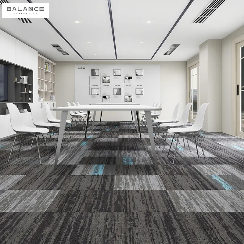 PP שטיח אריחי 50x50 מסחרי משרד מודולרי PVC גיבוי שטיח למכירה