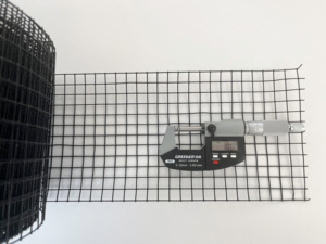 Pannelli Solari Dissuasori per Piccioni - Rete <span class=keywords><strong>Anti</strong></span>-Uccelli con Fori da 1,0mm 1/2x1/2 Pollici, 6 Pollici x 100 Piedi con Filo di Protezione per Animali - Product Image 3