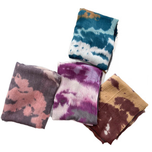 Sciarpe e Foulard Etnici da Uomo in Viscosa Sottile e Traspirante con Stampa Tie-Dye, Stile Europeo e Americano - Product Image 5
