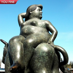 ตกแต่งด้วยทองสัมฤทธิ์ศิลปะแบบแอบสแตรกรูปปั้นผู้หญิงอ้วนบนม้า - Product Image 4