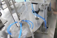 Machine de scellage rotative automatique à 2 buses haute précision pour boissons, eau pure, thé aux perles, lait, café, emballage de gobelets en plastique