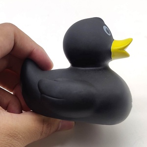Bán Buôn Tùy Chỉnh Nhà Máy Giá Phim Hoạt Hình Màu Đen Vinyl Nổi Vịt Cao Su Tắm Đồ Chơi Sạch Và Chất Lượng Tốt Vịt - Product Image 5