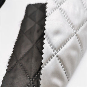 Tissu en polyester matelassé diamanté à double face - Product Image 4