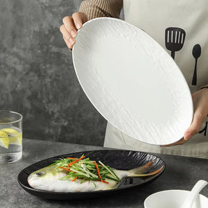 Four à micro-ondes disponible, style nordique, plat ovale en céramique noir mat/blanc <span class=keywords><strong>de</strong></span> 12 pouces pour restaurant - Product Image 1