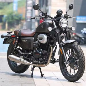 Moto de rue vintage 200cc 4 temps à essence avec moteur sans balais, élégante et pratique, modèle 2024 d'occasion QJ Flash 600 - Product Image 1