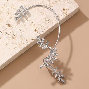 Pendientes de Clip NZ-177 para Mujer, Sin Perforación, con <span class=keywords><strong>Micro</strong></span> Pavé de Diamantes de Imitación y Cristal en Forma de Hoja - Product Image 6