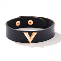 V-förmiges Eisenarmband mit Polierter Oberfläche im Punk-Stil, Festtagsmotiv, Großhandel Muttertagsgeschenk, Erschwinglicher Luxus mit Perlen
