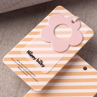 Etiqueta Colgante de Cartón de Lujo con Código de Barras, Bloques de Color Personalizados para una Marca de Alta Gama