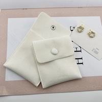 Tas Portabel Beludru Beige Dua Sisi dengan Kancing Tekan untuk Kalung, Cincin, Jam Tangan, Kacamata, Headphone, Cermin Rias