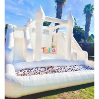 Château gonflable blanc avec toboggan, jeux gonflables pour fêtes, aire de jeux gonflable