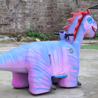 Trottinette électrique dinosaure violette personnalisée pour enfants, avec siège sécurisé, idéale pour la location en aire de jeux intérieure/extérieure
