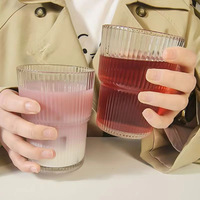 Fruitpatroon transparante glazen waterfles met rietjesdop, herbruikbaar voor koude dranken, voor thuis & feestjes, vaatwasserbestendig