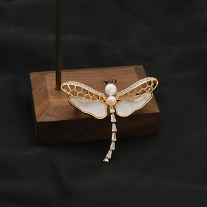 Spilla con perla a forma di coniglietto, gioiello con perle d'acqua dolce, regalo per donna, accessorio per feste di compleanno, stile carino e allegro - Product Image 3