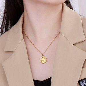 Cadeau <span class=keywords><strong>pour</strong></span> la fête des mères, collier avec pendentif médaille en acier inoxydable plaqué or 18 carats, personnalisable, avec inscription de prière et souvenir de <span class=keywords><strong>maman</strong></span> et bébé - Product Image 3