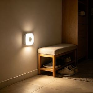 โคมไฟกลางคืนแบบตรวจจับแสง 1W โคมไฟ LED ทรงสี่เหลี่ยมขนาดเล็กสำหรับใช้ภายในอาคาร พร้อมเซ็นเซอร์ตรวจจับแสงอัจฉริยะสำหรับทางเข้าและใต้ตู้ - Product Image 1