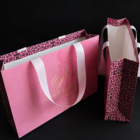 Sacs en papier personnalisés avec logo et estampage à chaud doré, sacs de luxe pour cadeaux de mariage et emballages cadeaux avec poignée en ruban