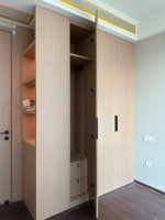 Penderie intégrée au sol et au plafond avec porte-chaussures coulissant, design gonflable, structure robuste à forte capacité de charge pour maison de ville de luxe de grande taille