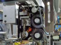 Machine de comptage et d'emballage multi-spécifiques avec bol vibrant pour la production de pochettes mixtes de joints toriques en caoutchouc, de garnitures et de petites vis pour meubles
