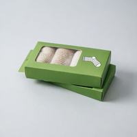 Boîte suspendue en carton blanc biodégradable et recyclable avec fenêtre, conception de logo personnalisée, gaufrage 2 mm et découpes pour chaussettes - Vente en gros