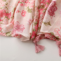 Vente chaude 2023 Nouveaux foulards en coton imprimés de fleurs roses fantaisie Écharpes musulmanes pour femmes Longues et larges Écharpe en viscose douce à franges Hijab