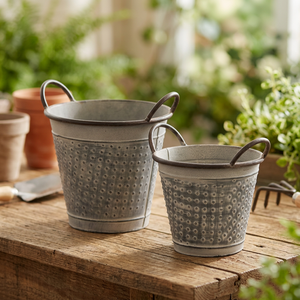 Fabricante de macetas de metal de hierro galvanizado con forma de cubo de latón AK, proveedor de macetas de metal de hierro para decoración personalizada del hogar y el jardín - Product Image 1
