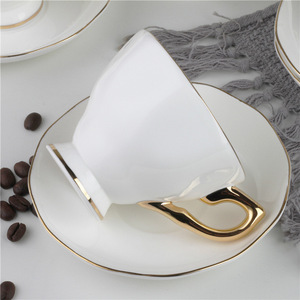 Juego de Café de Cerámica Europeo de 15 Piezas, Tazas de Porcelana de Color Puro, Tetera, Azucarera, Platillos - Color Natural - Product Image 3