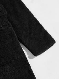 <span class=keywords><strong>Bata</strong></span> de baño con cinturón y panel de cinta griega OEM ODM con bolsillo Teddy con <span class=keywords><strong>capucha</strong></span> de franela para <span class=keywords><strong>hombre</strong></span> - Product Image 5