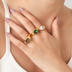 Anillo Minimalista de Zirconia con Forma Geométrica, Antideslustre, de Acero Inoxidable Chapado en Oro de 18K, para Mujer - Product Image 3