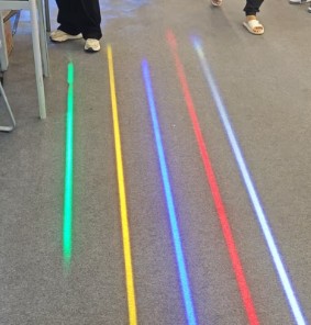 Proyector de Luz LED de Línea con Cambio de Color Rojo, Amarillo, Azul y Verde para Marcado de Piso en Centros de Distribución - Product Image 5