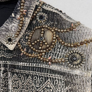 Veste en jean personnalisée à manches évasées, coupe courte, col rabattu, perles métalliques de <span class=keywords><strong>haute</strong></span> qualité, délavage acide, effet usé - Product Image 6
