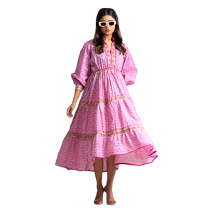 Vestido de tres capas con estampado Mughal rosa para mujer, con mangas con puños y cuello mandarín, para un estilo étnico elegante. - Product Image 1