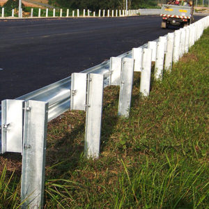 Barrières en acier galvanisées de haute qualité de rambarde <span class=keywords><strong>d</strong></span>'<span class=keywords><strong>autoroute</strong></span> de faisceau W de <span class=keywords><strong>prix</strong></span> concurrentiels pour la sécurité routière - Product Image 2